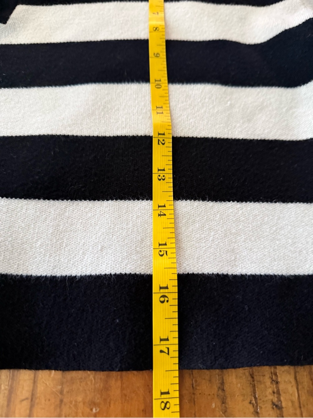 Industry Black & White Striped Cropped Sweater Polo Top Size Large - Picture 5 of 7